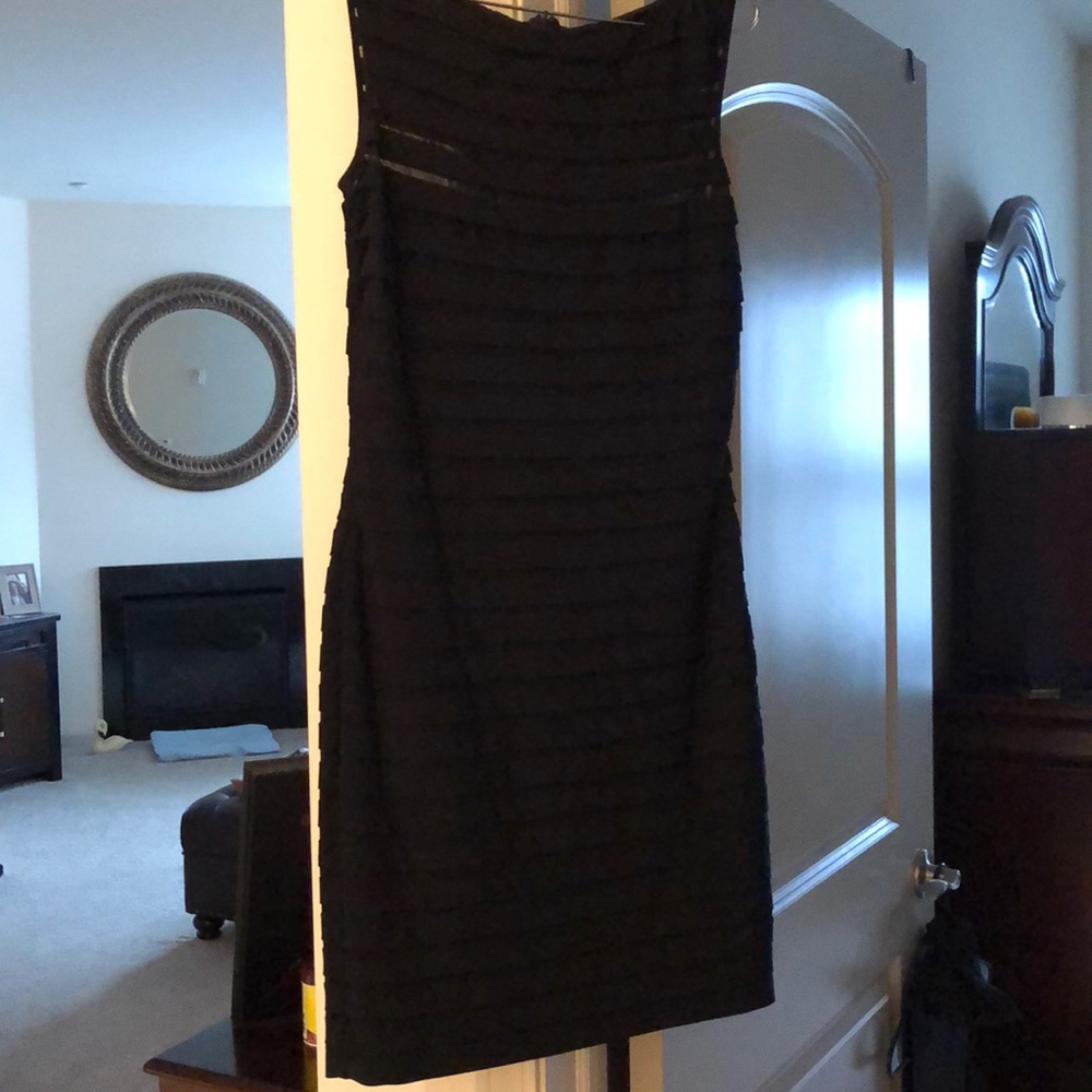 Tadashi Shoji fitted dress👗